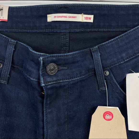 SOLD Levi’s 311 Shaping Skinny Jeans - Picture 4 of 8